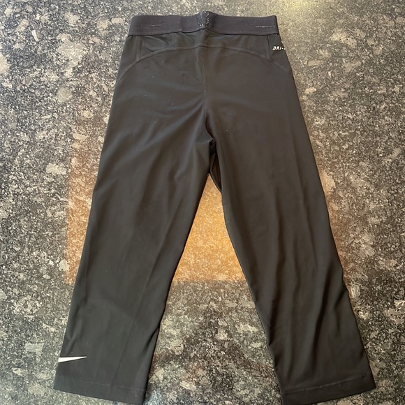 Nike Pro - DriFit Black Capri Legging - Picture 2 of 5